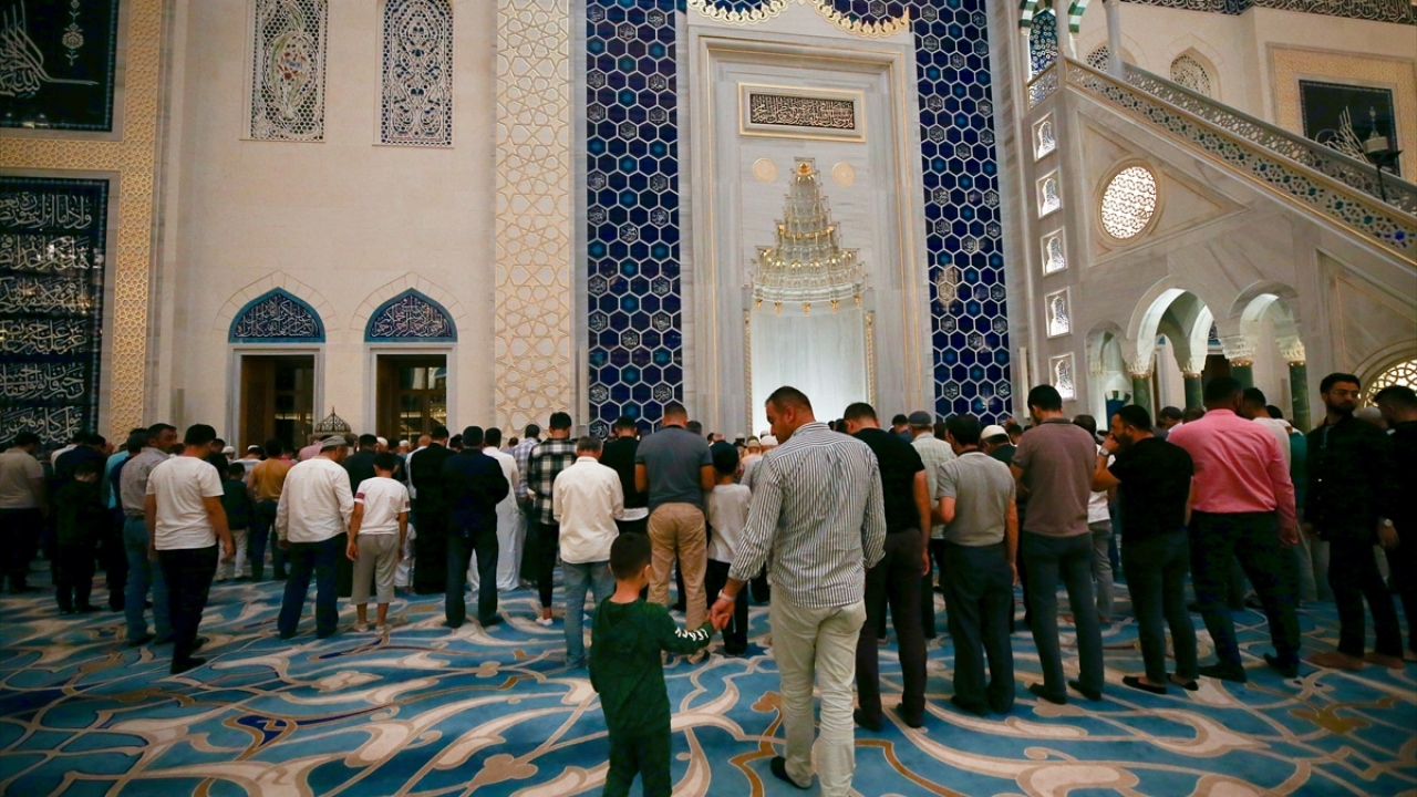 "Zaten yaratılış amacımız da bu değil mi? Çocuklarımıza öğreteceğimiz en önemli şeylerden birisi de dünyada yapmış olduğumuz her şeyin mutlaka karşımıza hesap vereceğimiz ahirette çıkacağıdır."