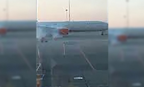 Rusya'da kalkışa hazırlanan yolcu uçağının motoru alev aldı