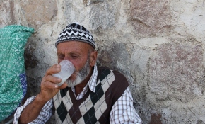 500 yıllık kuyulardaki kar suyu ile serinliyorlar