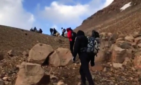 Van Gölü'nün güzelliğine dikkat çekmek için zirveye çıktılar