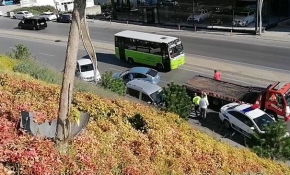 Otomobil şarampole devrildi; sürücü hafif yaralandı