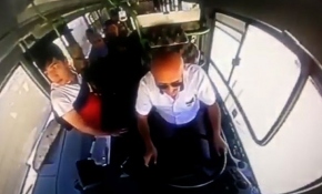 Otobüs şoförü fenalaşan kadını hastaneye yetiştirdi