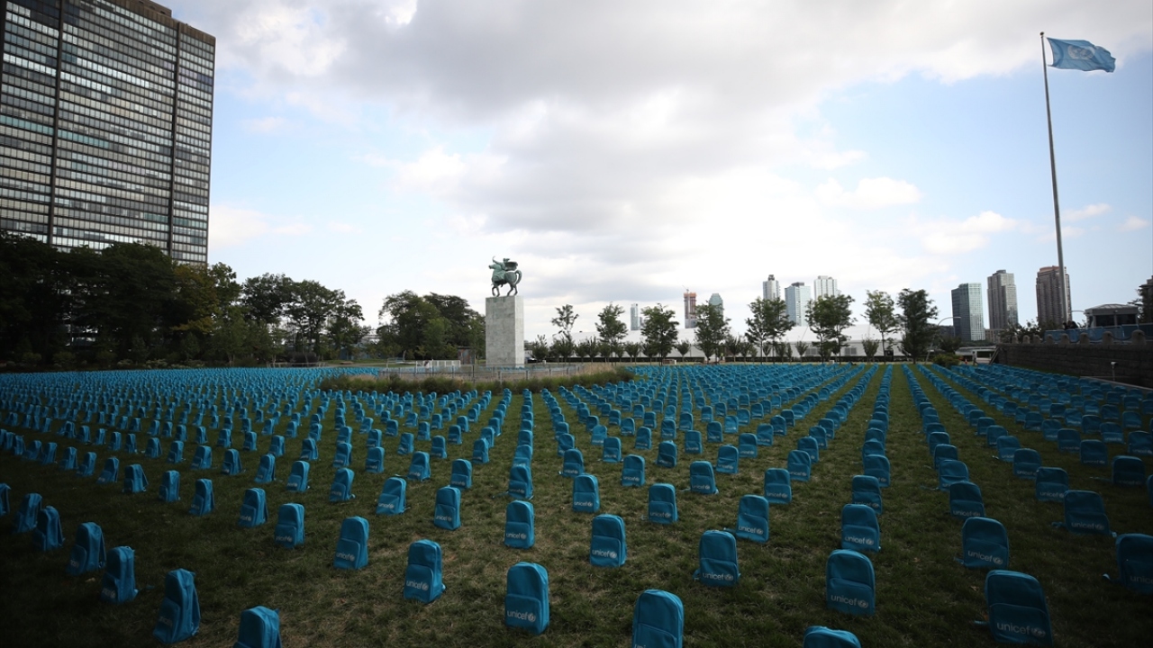 Birleşmiş Milletler Çocuklara Yardım Fonu (UNICEF) tarafından hazırlanan temsili mezarlık...