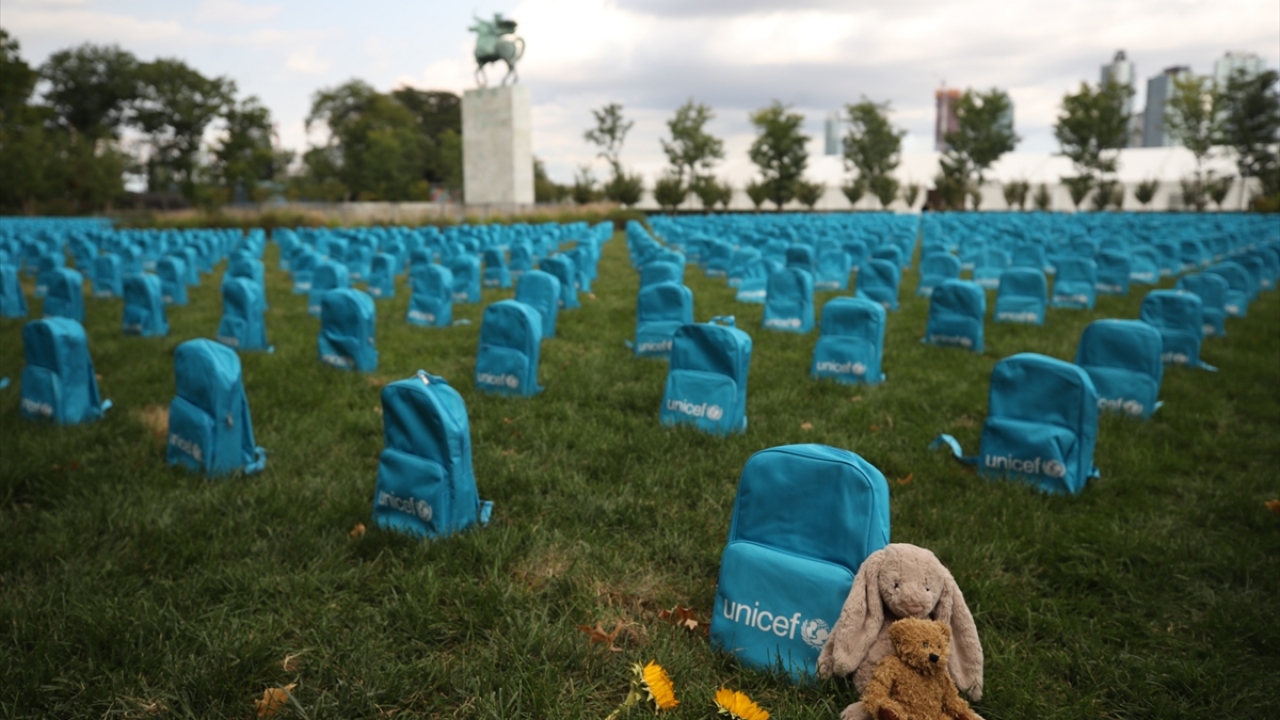 Çantalar, eylül ayının son haftası Birleşmiş Milletler (BM) Genel Kurulu Görüşmeleri için dünya liderlerinin toplanacağı BM Genel Merkezinin bahçesine yerleştirildi.