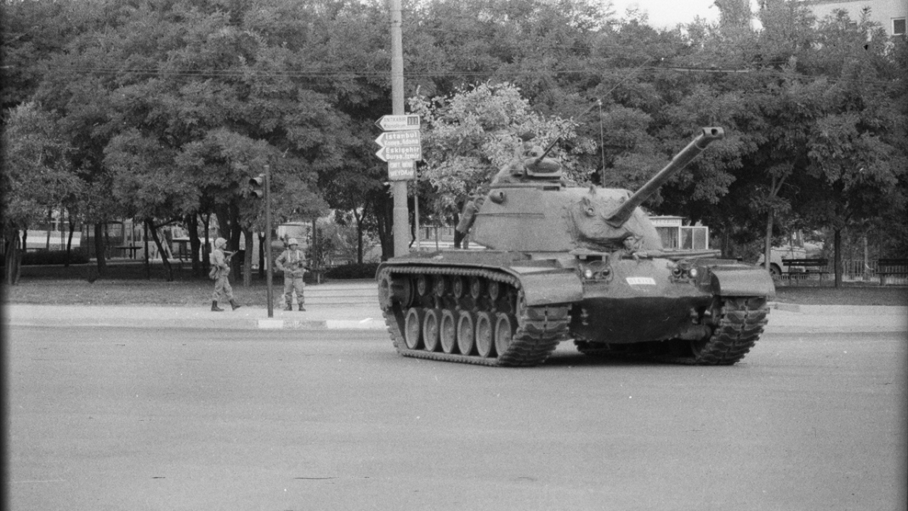 12 Eylül 1980 sabahı sokağa çıkma yasağı ilan edildi. (Arşiv)