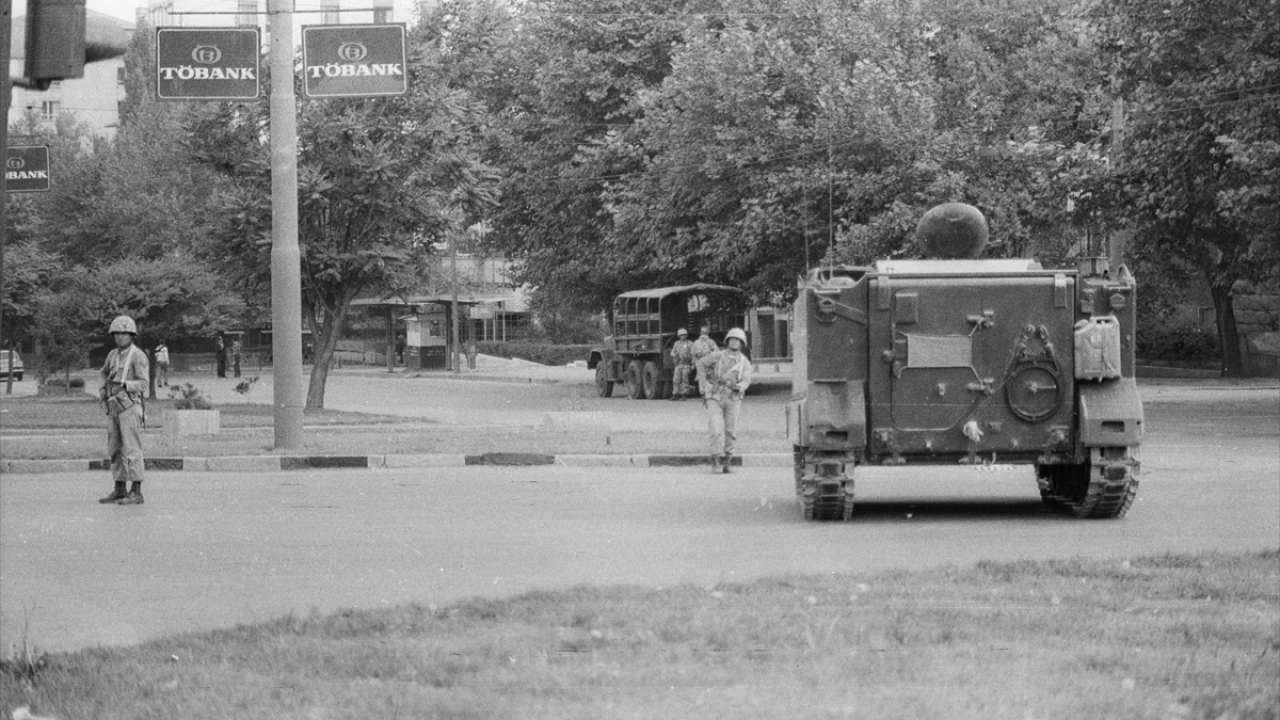 12 Eylül 1980 sabahı sokağa çıkma yasağı ilan edildi. (Arşiv)