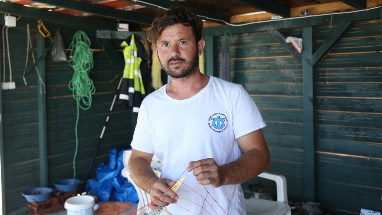 Abana Su Ürünleri Kooperatifi Başkan Yardımcısı Erdi Sarı, yaptığı açıklamada, barınağın mendirek kısmındaki teknik hata nedeniyle ağızda her yıl kapanma tehlikesi yaşandığını söyledi.