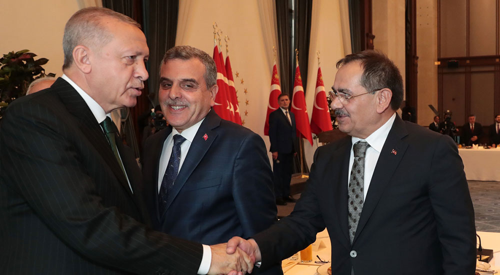 Cumhurbaşkanı Erdoğan, Samsun Büyükşehir Belediye Başkanı Mustafa Demir ve Şanlıurfa Büyükşehir Belediye Başkanı Zeynel Abidin Beyazgül ile tokalaştı.