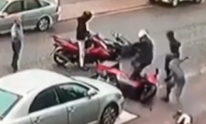 Motosikletli diğer 3 hırsıza böyle karşı koydu