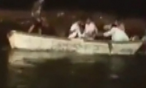 Hindistan'da dini etkinlikte tekne devrildi: 18 ölü