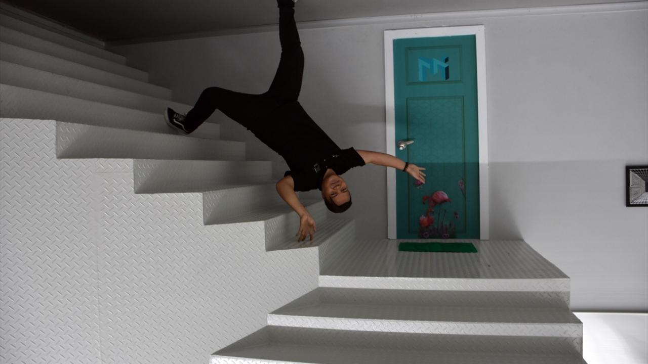 İki katlı müzede ziyaretçilerin illüzyonlu fotoğraf çekmelerini sağlamak için tasarlanan bazı odalar, en çok ilgi gören köşeler olarak biliniyor.