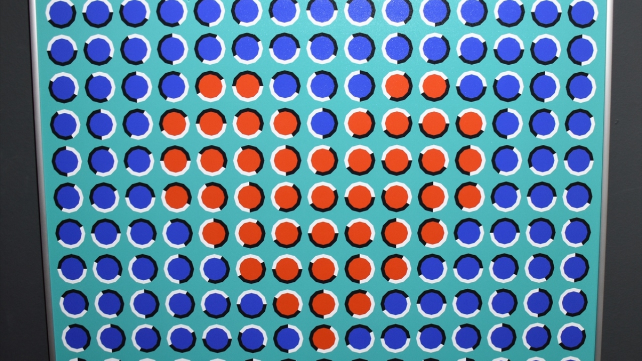 Duvarları dönen ışıklı bir tünelden oluşan bu bölüme giren ziyaretçi, başı dönmeden tünelden çıkamıyor.