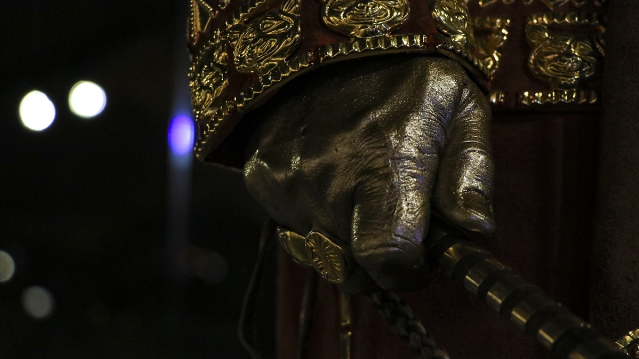 Zırh, Türk kültürünün ve medeniyetinin tarih içindeki derinliğini ortaya koyan önemli argümanlar arasında yer alıyor.  