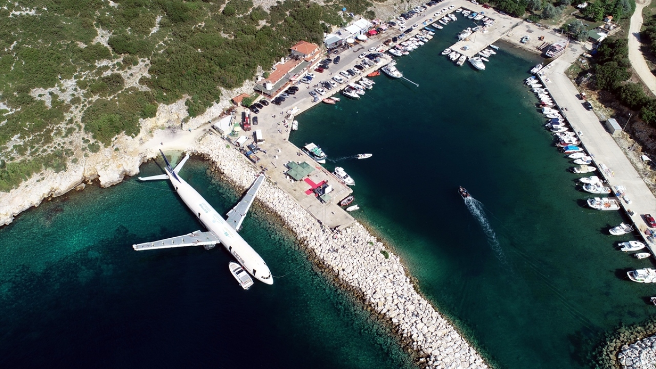 Daha önce de Çanakkale Savaşlarını anlatan objelerin batırıldığı, su altı müzesini andıran körfez, İstanbul ve Balkan ülkelerinden konuklarını ağırlıyor.