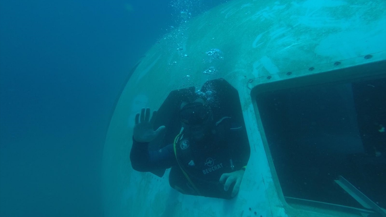 Özellikle İbrice Limanı`nda yer alan dalış kulüpleri, yerli yabancı çok sayıda dalgıca ve dalış meraklısına da hizmet veriyor. 