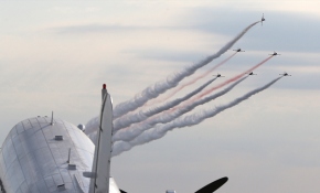 Gökyüzü "Türk Yıldızları" ile renklendi