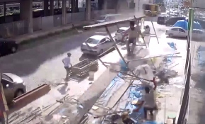 Rize'de inşaat iskelesi çöktü: 2 yaralı