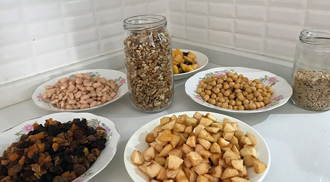 Normalde pişirilen aşurelerin içine nişasta ve şeker eklenirken, Kayseri’de bu durum biraz farklı.