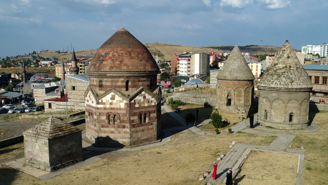 "Üç Kümbetler, kentin Türk dönemine ait ilk eserlerinden"