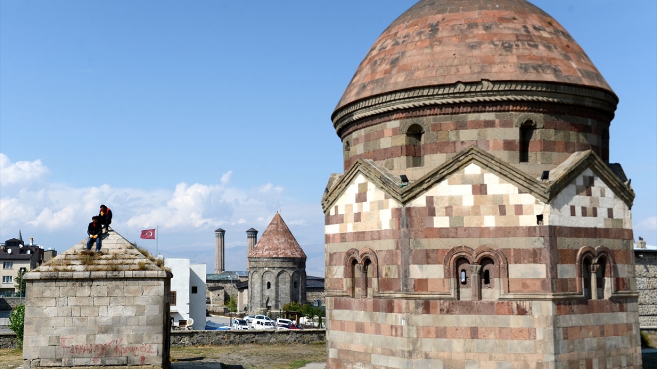 "Nerede Türbe görürseniz anlayın ki orada Türkler vardır"