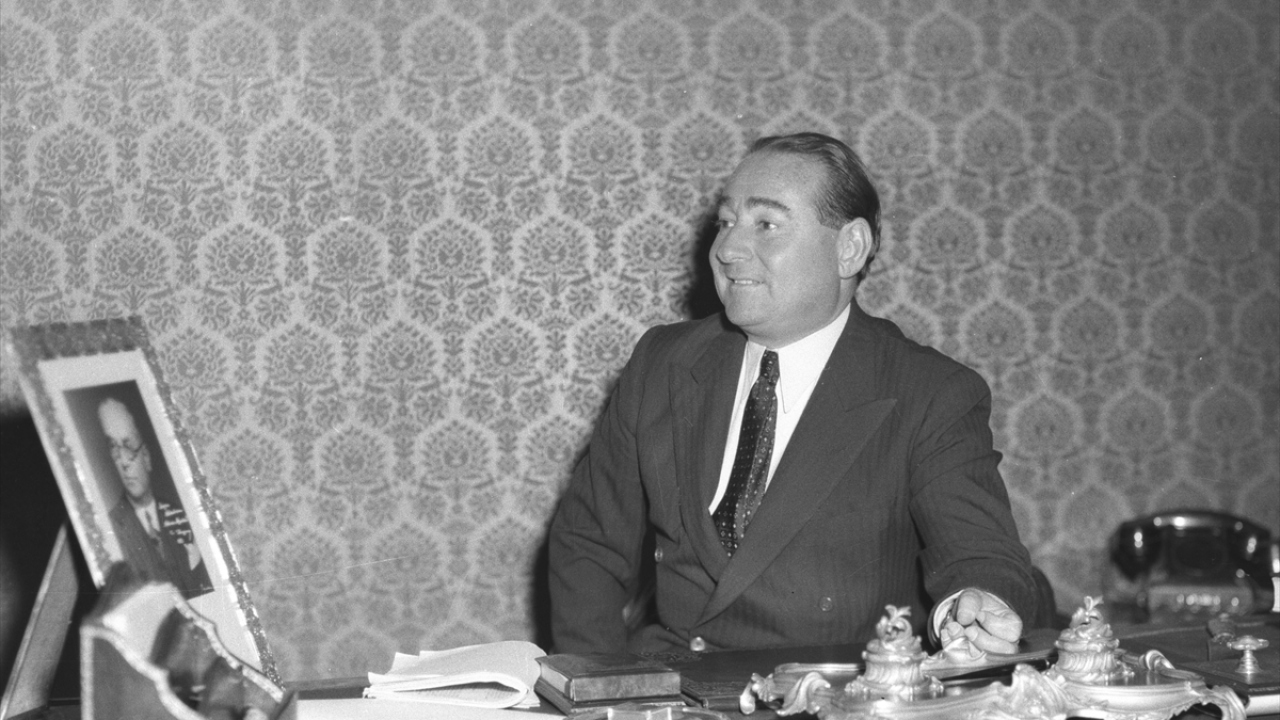 22 Mayıs 1950`de Başbakan Menderes makamında. (Arşiv)