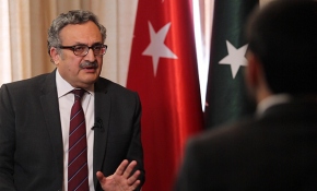 Pakistan'ın Ankara Büyükelçisi Qazi: Hindistan ateşle oynuyor