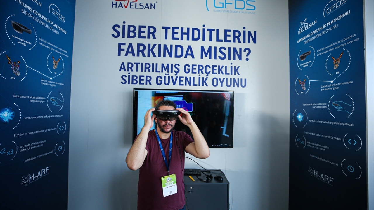 TEKNOFEST İstanbul katılımcıları, Havelsan standına ilgi gösterdi.