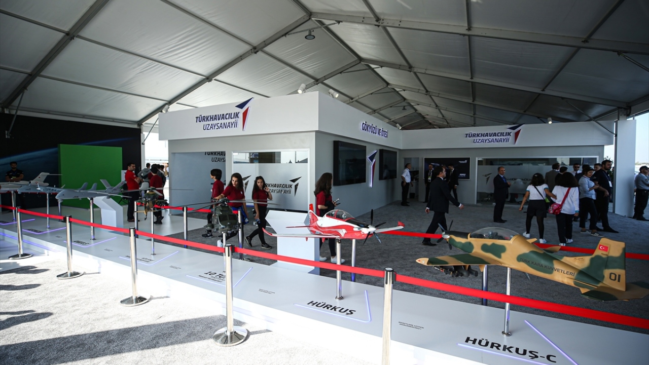 TEKNOFEST İstanbul`a gelen katılımcılar Türk Havacılık Uzay Sanayii standına ilgi gösterdi.