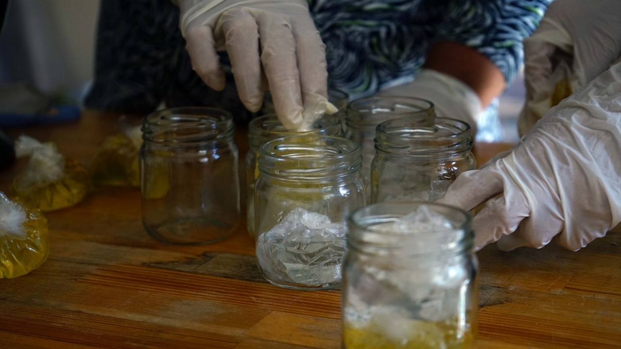Derneğin yönetim kurulu üyelerinden Süheyla Doğan, 2005 yılında kurulan derneğin şu anda 100`ü aşkın üyesinin bulunduğunu aktardı.