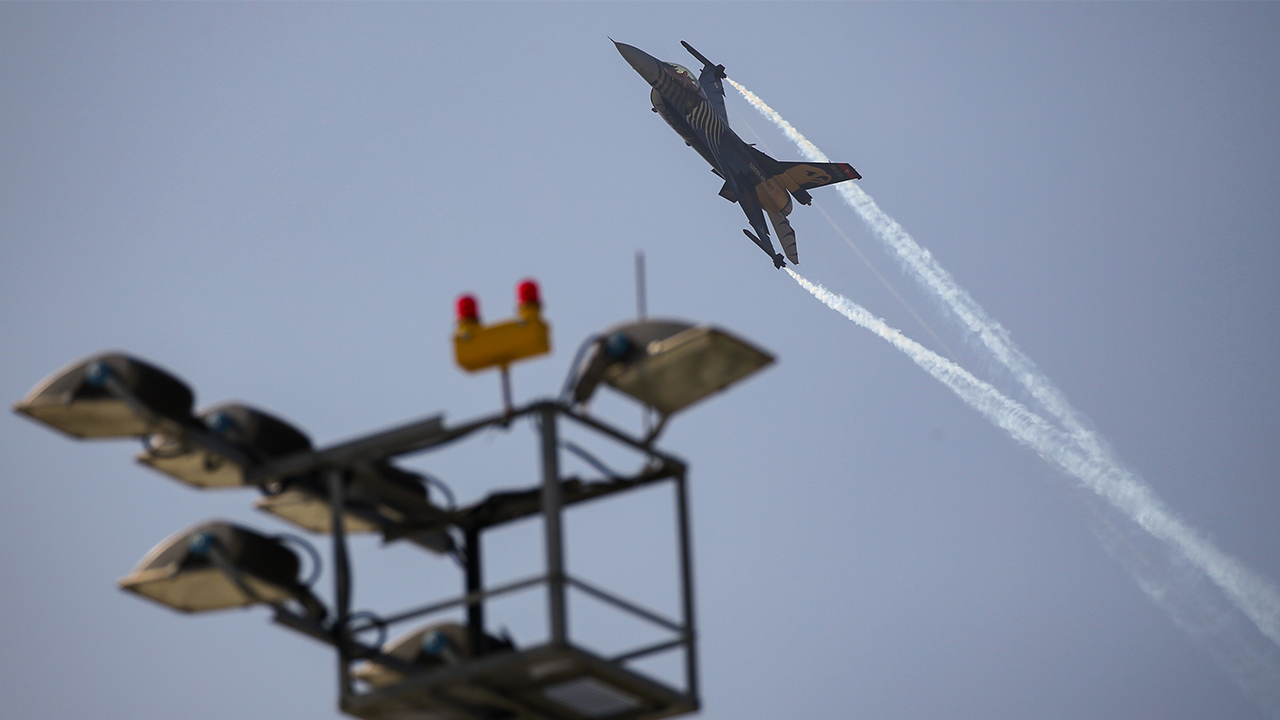 SOLOTÜRK, TEKNOFEST İstanbul kapsamında gösteri yaptı.