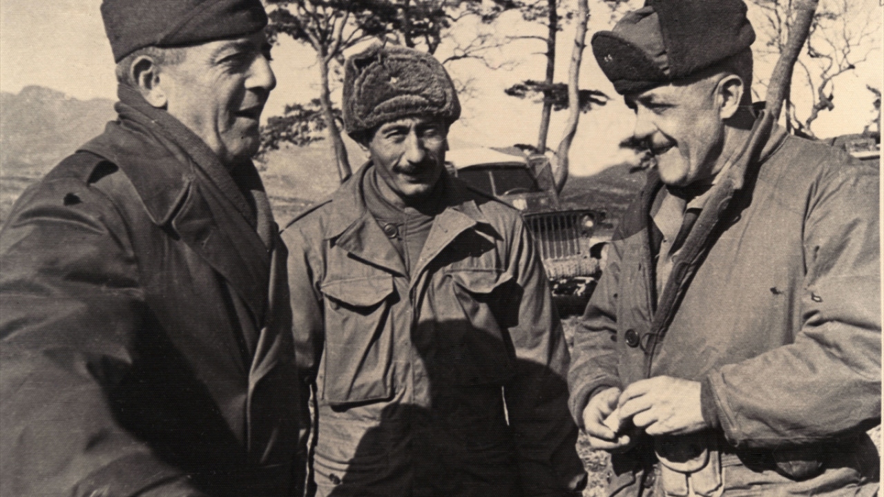 Birinci Kore kafilesinin Tuğgenerali Tahsin Yazıcı, General Kean ile görüştü. (Arşiv)