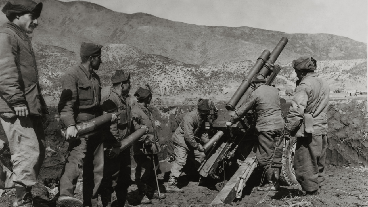Kore`de bulunan Türk askeri top atışı yaptı. (Arşiv)