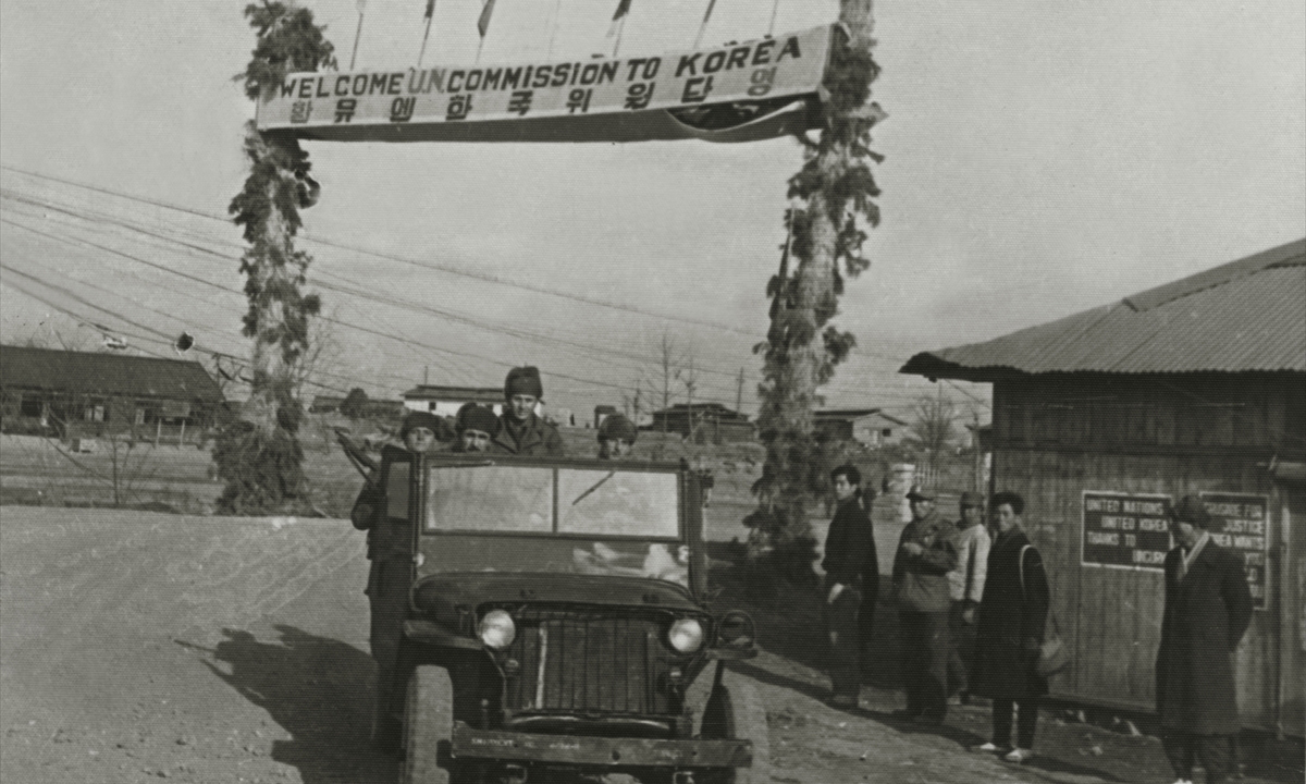 Türk askeri Kore köyünden ciple geçti. (Arşiv)