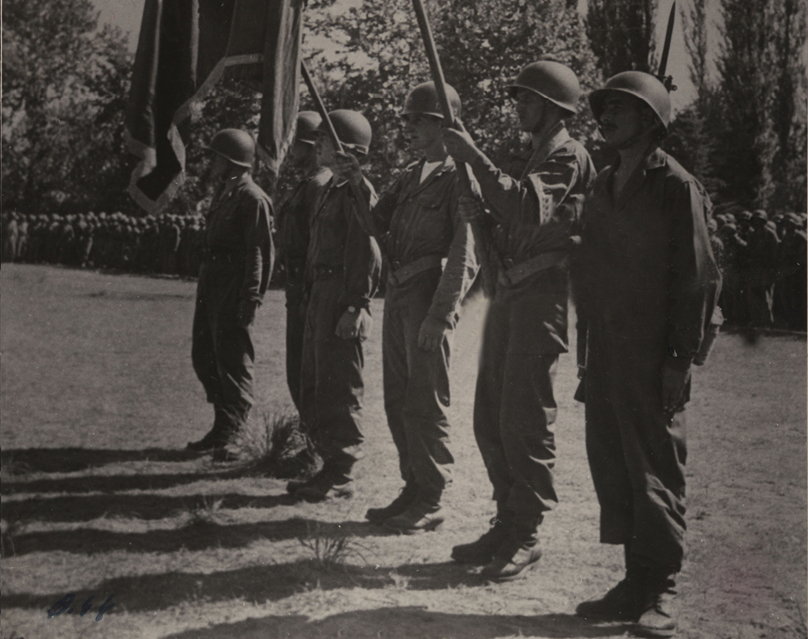 Türk Tugayının gösterdiği kahramanlıkların mükafatı olarak törenle mavi rozet verildi. (Arşiv)