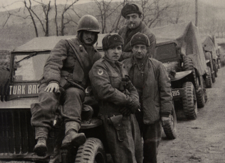 Kore Savaşında yer alan Türk subayları. (Arşiv)