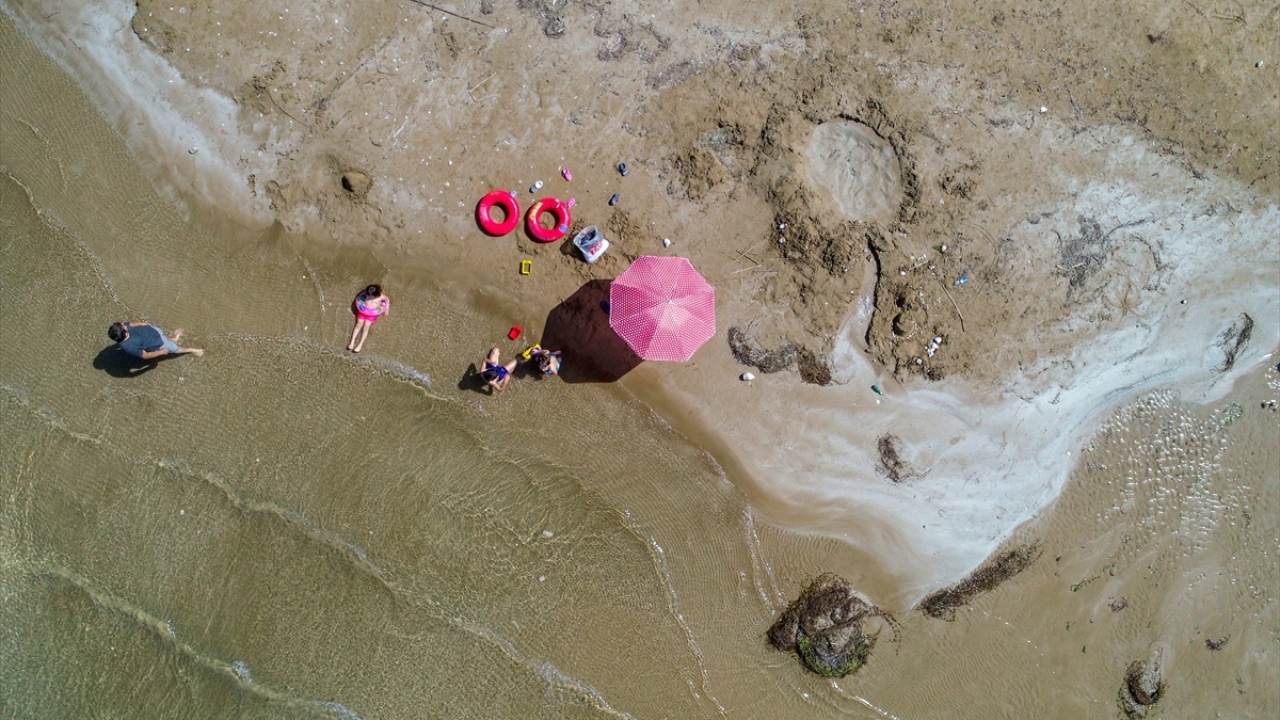 Fotoğrafta Isparta`daki Eğirdir Gölü`nün çevresinde bulunan Altınkum ve Bedre plajları görülüyor.