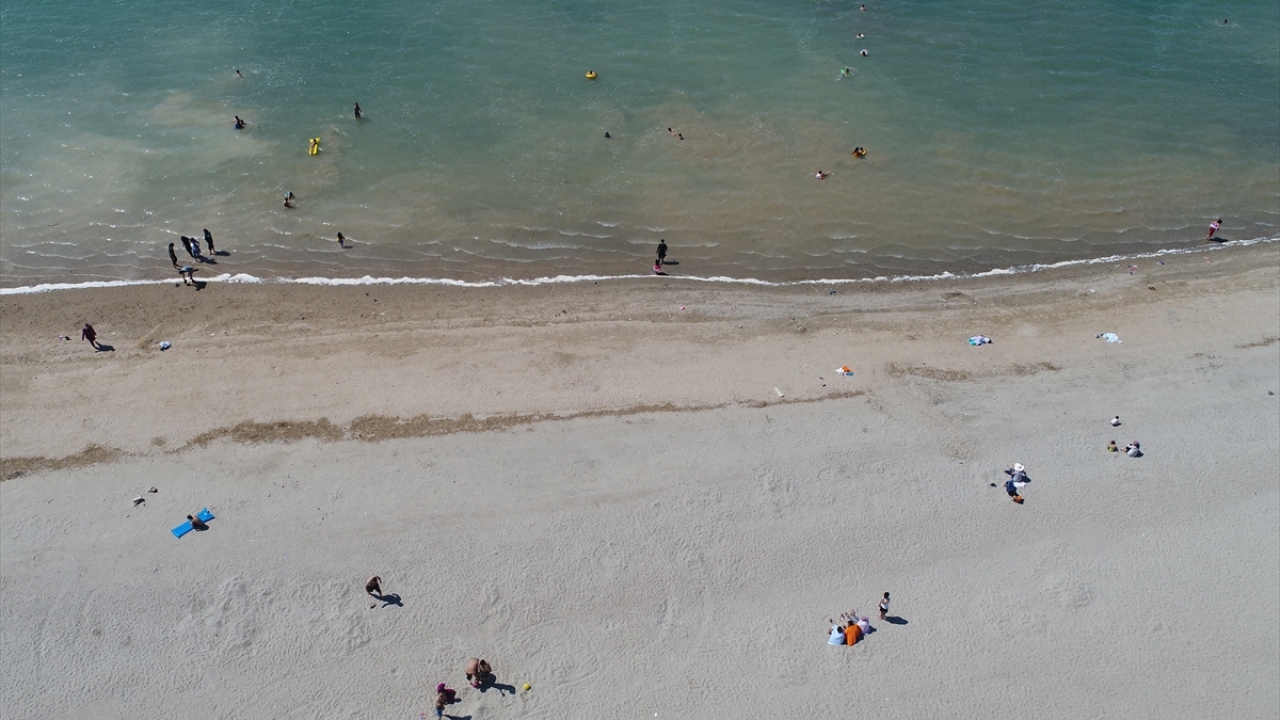 Burdur, Isparta, Kırşehir, Konya ve Van gibi denizi olmayan kentlerin plajları, deniz kenarındakileri aratmıyor.