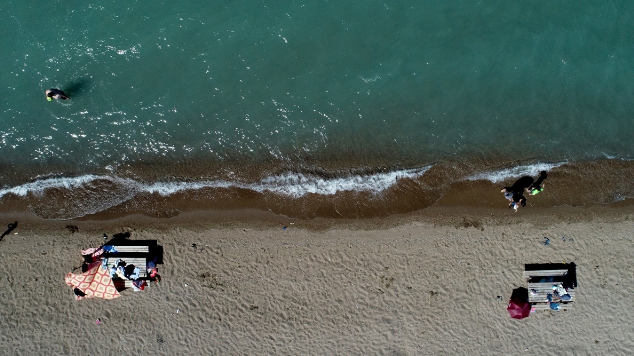 Yer altından Manavgat Çayı ile Akdeniz`e ulaşan gölün havzası, Toroslar`dan akan yağmur suları ve akarsulardan ziyade yer altı su kaynaklarından besleniyor.