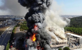 Tuzla'daki fabrika yangını kısmen kontrol altına alındı