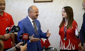 Sümeyye memleketinde coşkuyla karşılandı