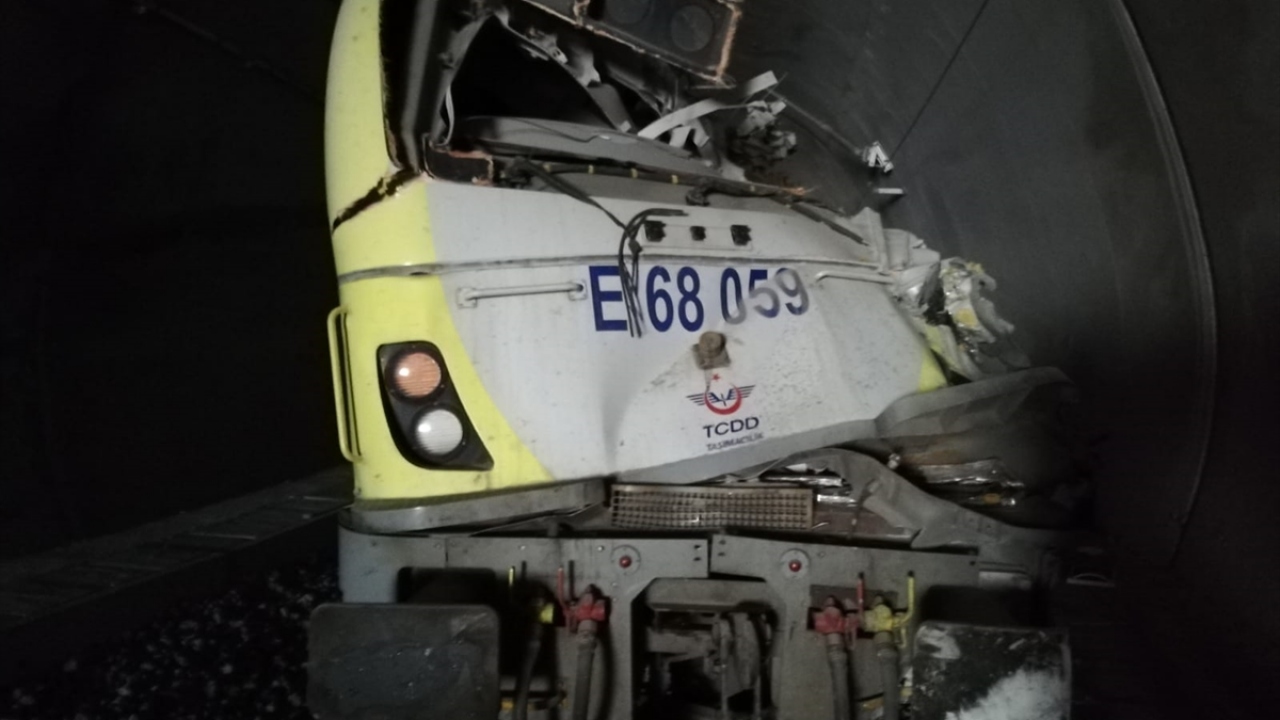 Hattın geçici olarak kapatıldığı ve kazayla ilgili soruşturma başlatıldığı öğrenildi.