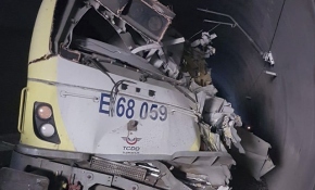 Kılavuz tren raydan çıktı, 2 makinist hayatını kaybetti