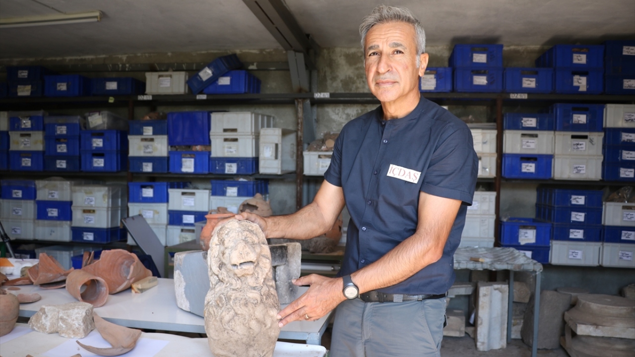 Çanakkale Onsekiz Mart Üniversitesi (ÇOMÜ) Fen Edebiyat Fakültesi Arkeoloji Bölümü Öğretim Üyesi ve Assos Antik Kenti Kazı Heyeti Başkanı Prof. Dr. Nurettin Arslan, 25 kişilik ekiple 2019 yılı kazı çalışmalarının temmuz ayında başladığını söyledi.
