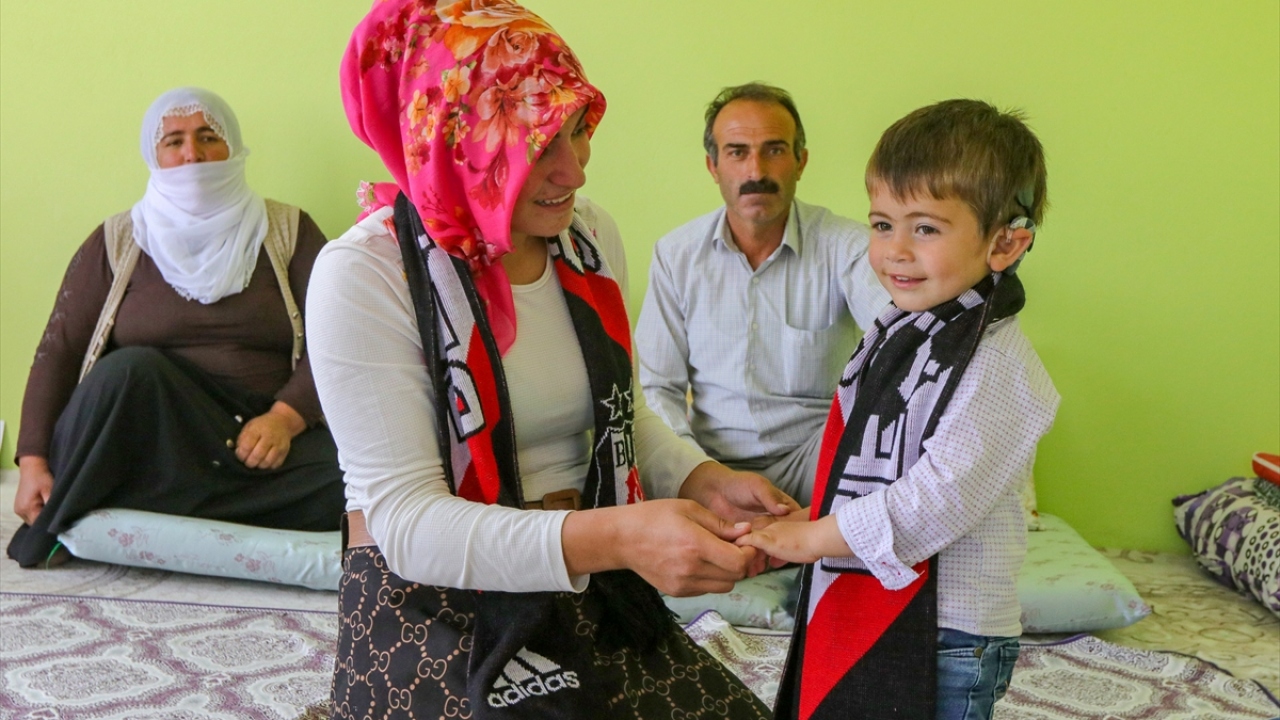 Beşiktaş atkısını yanından ayırmıyor