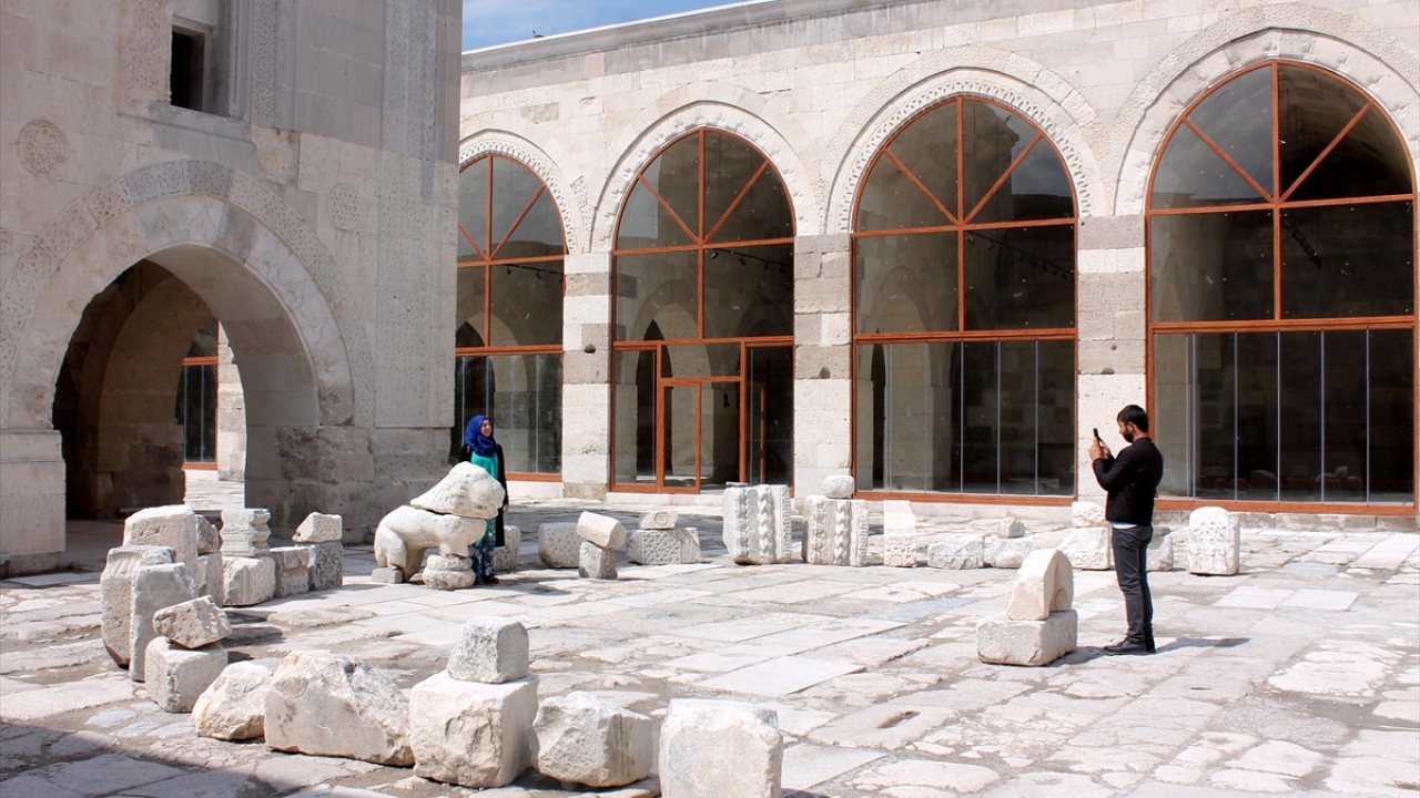 "İçerisine canlı müze yaptırmayı planlıyoruz"