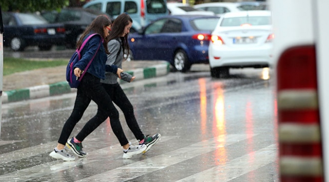 Kırklareli ve Edirne'de sağanak hayatı olumsuz etkiledi