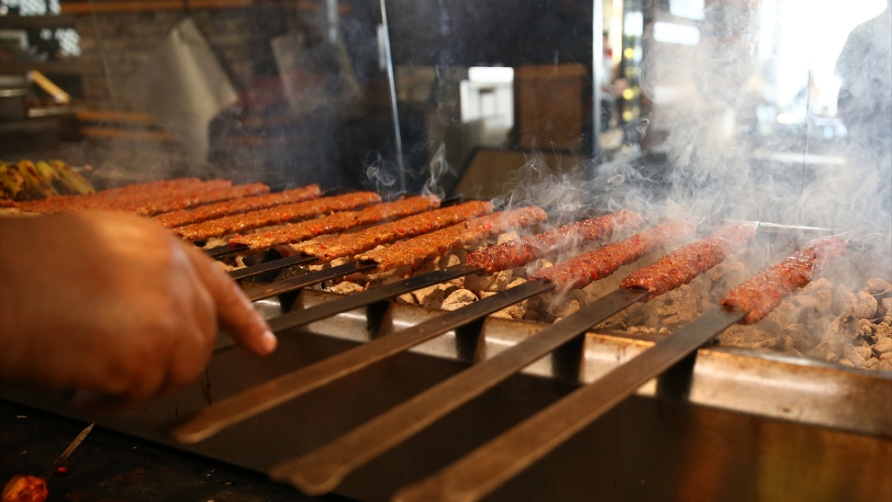 Demirtaş, festivale de yoğun bir katılım beklediklerini belirterek, tüm vatandaşları Adana`ya davet etti.
