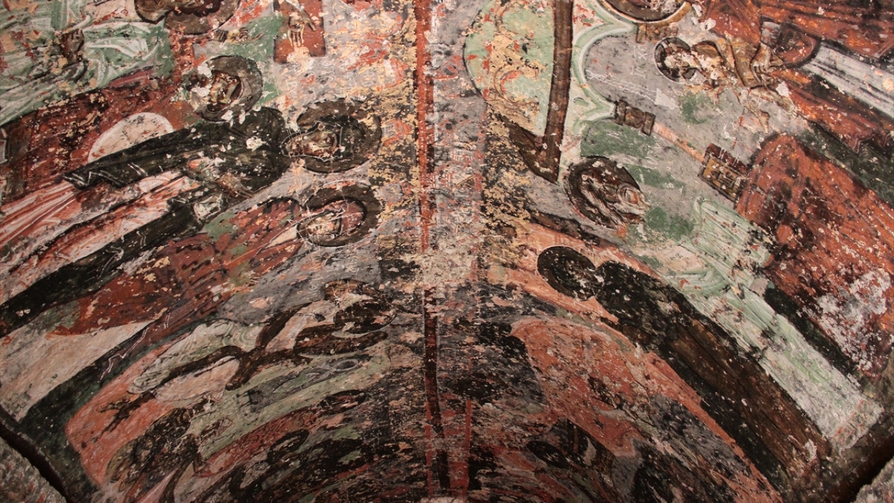 Bölgede Roma, Bizans dönemine ait manastır ve kiliseler var.