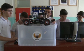 Sürücüsüz araç geliştiren meslek lisesi öğrencilerinden büyük başarı