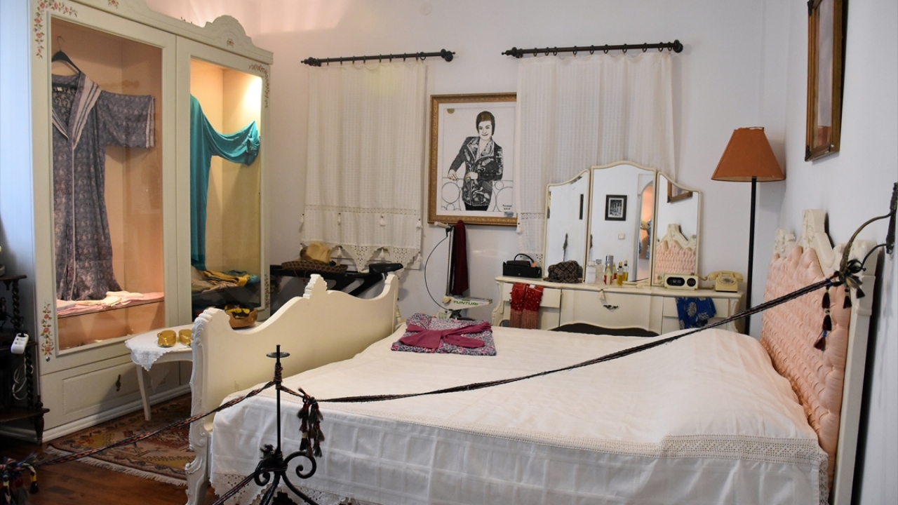 Muğla`nın Bodrum ilçesinde, Zeki Müren`in vefatının 23`üncü yılı nedeniyle çeşitli anma etkinlikleri düzenlenecek.